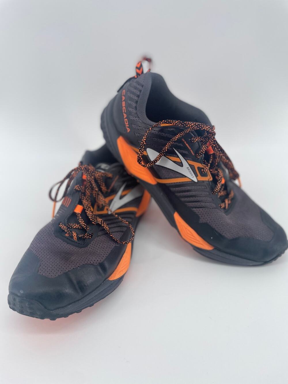 Brooks Cascadia 13 Shoes Men’s 10.5 Wide (2E) Black/Orange Trail Running Lace Up